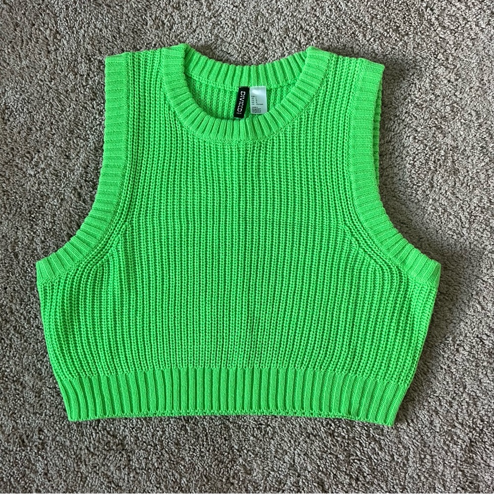 H&M Divided Cropped Sweater Vest | Size large | NWT